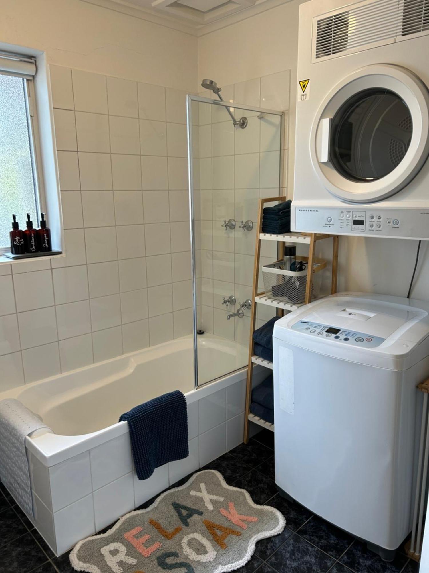 Sunshine Four Apartment Salisbury Bagian luar foto